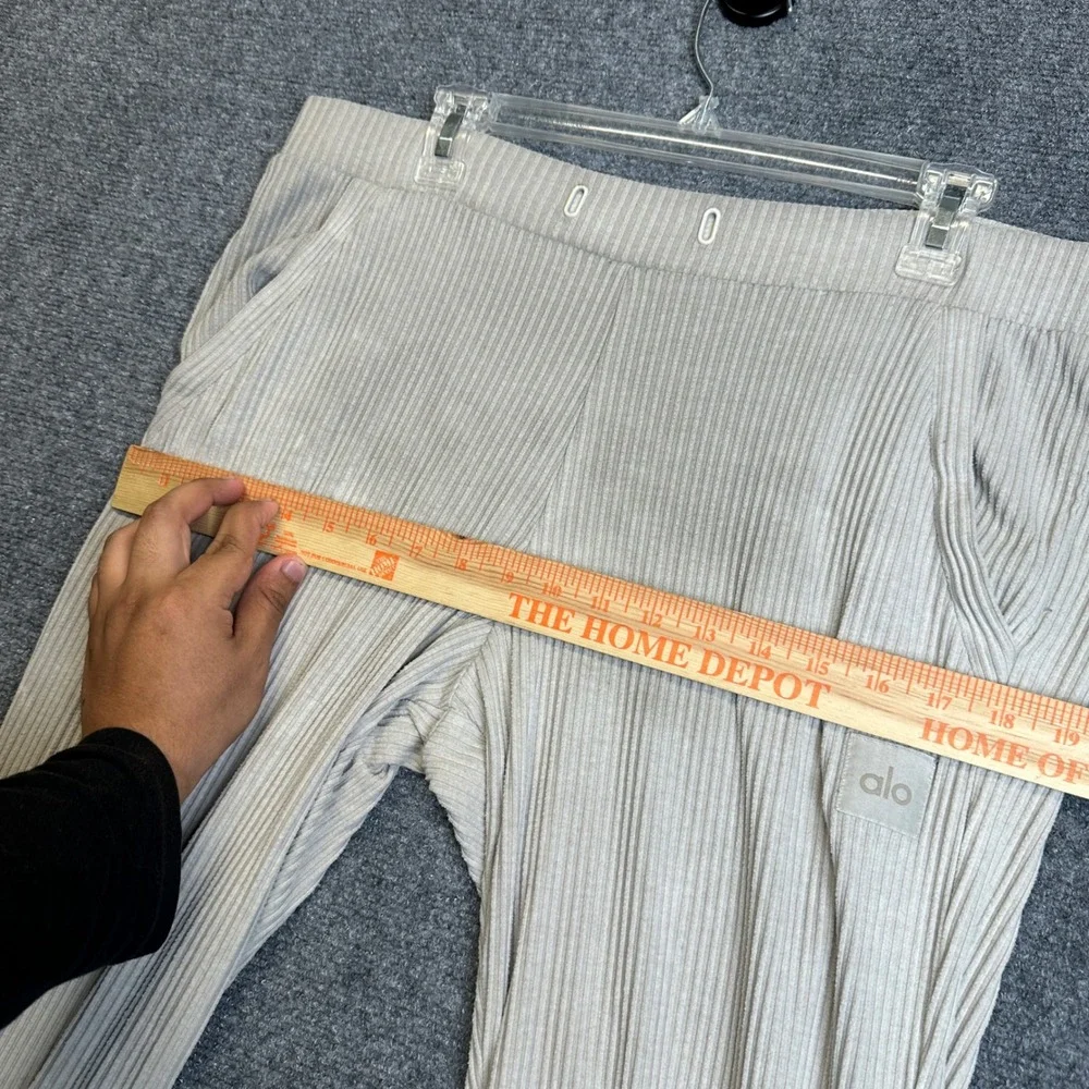 Alo Yoga Muse Ribbed Jogger Pants Womens Medium Bone White Loungewear Athleisure